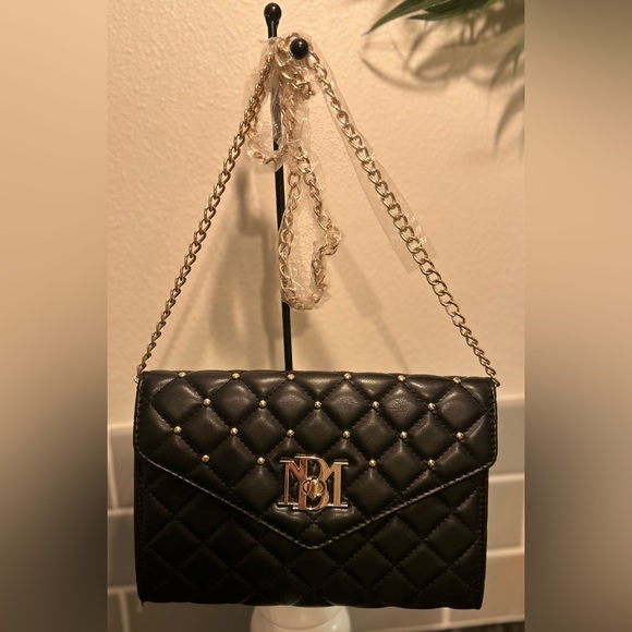 NWT BADGLEY MISCHKA BLACK CROSSBODY WITH DIAMOND QUILTING - Picture 4 of 7